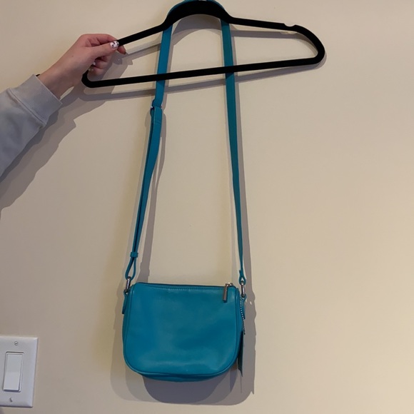 Danier Women’s Cross Body - Picture 2 of 4